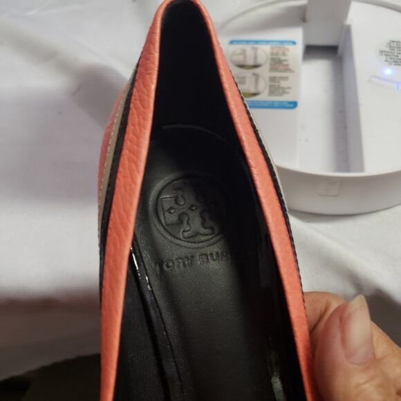 Tory Burch peach/black/gold SAMPLE pump 4.25 "heel" Never worn Size 7 - Picture 3 of 8